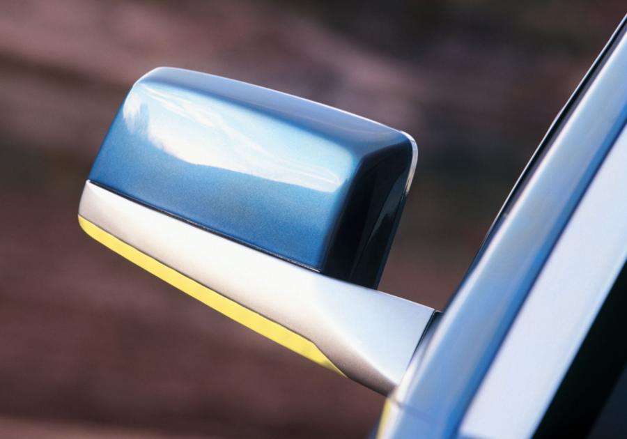  Opel Concept M 2002 года  (фото 18 из 25)
